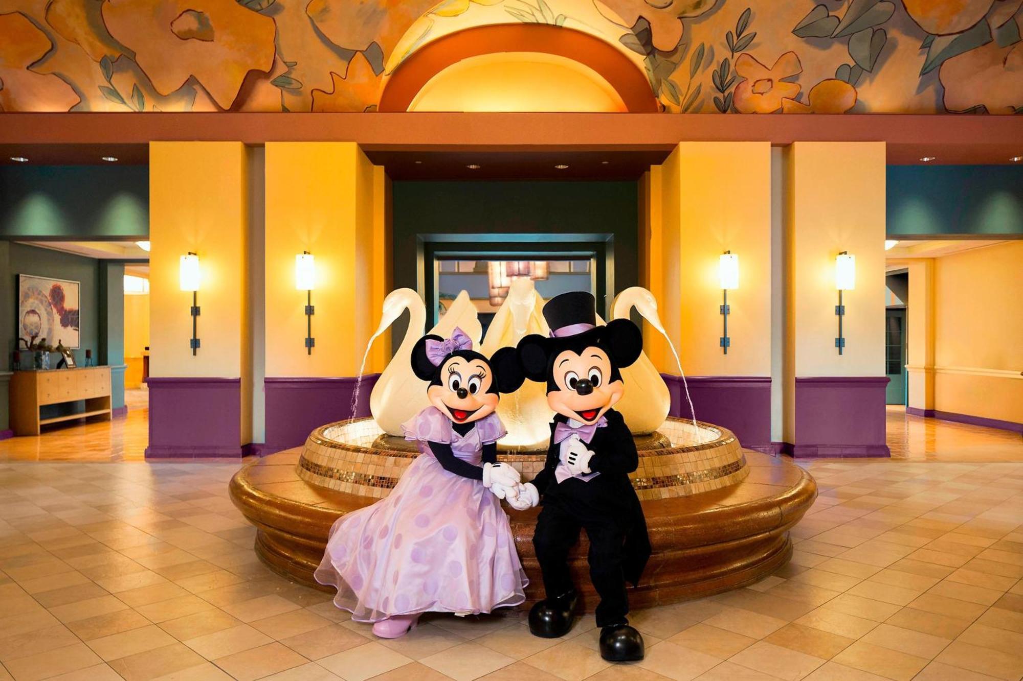 Walt Disney World Dolphin Lake Buena Vista Exterior photo